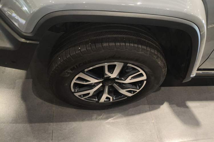Used Tank 300 2021 City Edition 2.0T—Truly Stylish Left Front Wheel Hub