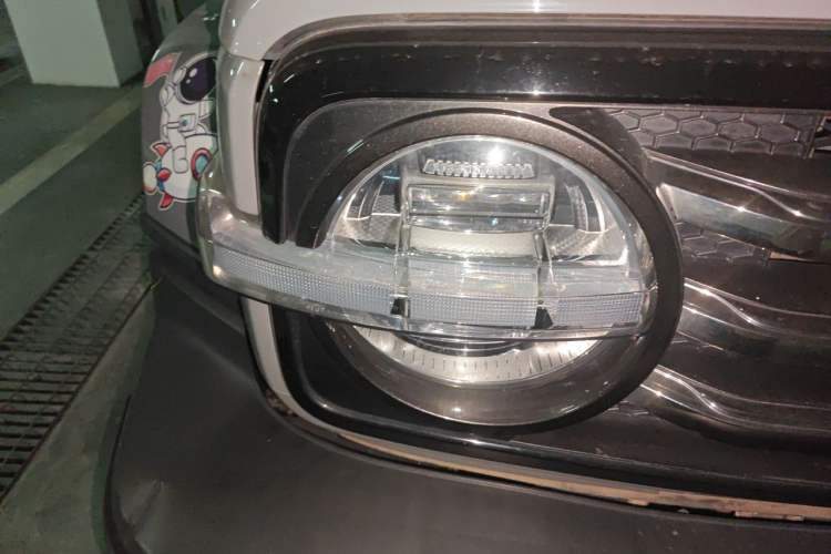 Used Tank 300 2021 City Edition 2.0T—Truly Stylish Right Front Headlight