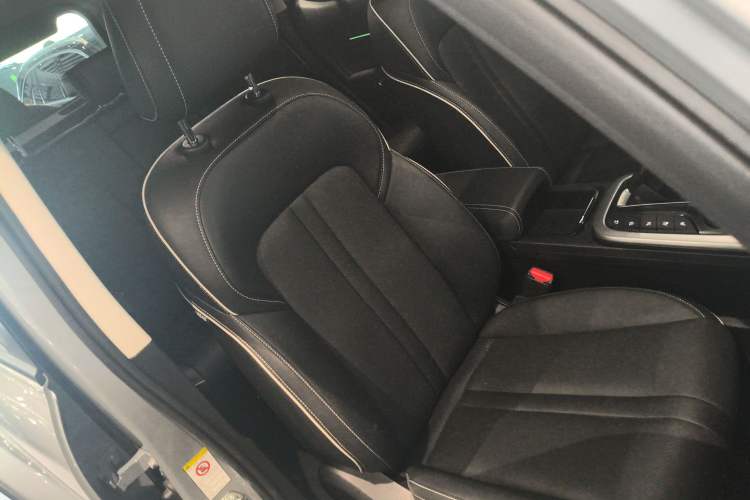 Used Tank 300 2021 City Edition 2.0T—Truly Stylish Right Front Seat