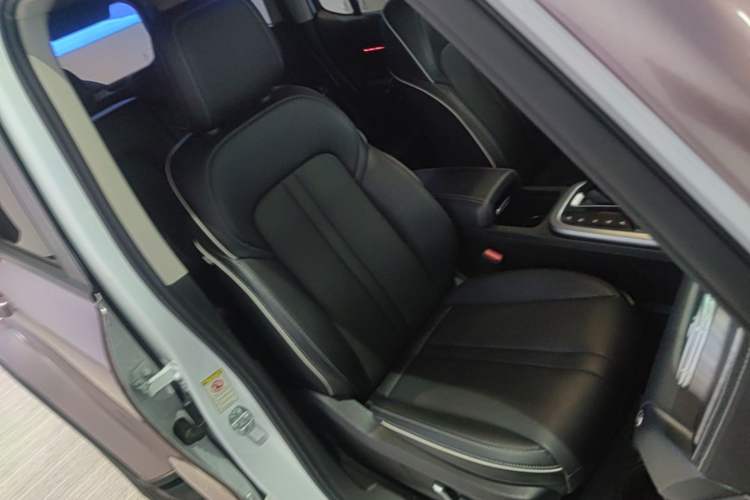 Used Tank 300 2021 City Edition 2.0T—Truly Stylish Right Front Seat