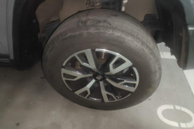 Used Tank 300 2021 City Edition 2.0T—Truly Stylish Right Front Wheel Hub