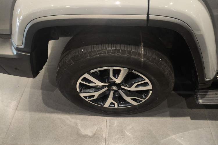 Used Tank 300 2021 City Edition 2.0T—Truly Stylish Right Rear Wheel Hub