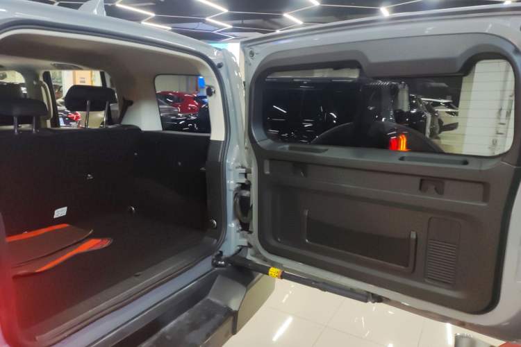 Used Tank 300 2021 Off-Road Edition 2.0T Conqueror Trunk