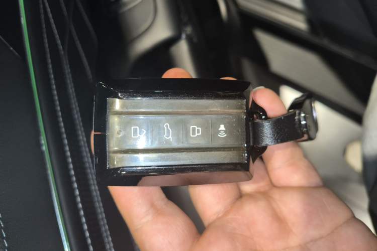 Used Tank 300 2021 City Edition 2.0T—Truly Stylish Vehicle Key