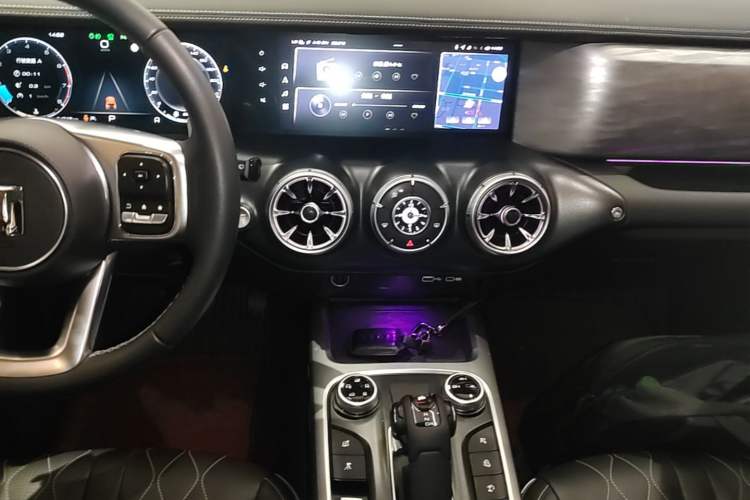 Used Tank 300 2021 Off-Road Edition 2.0T Challenger Audio And AC Panel