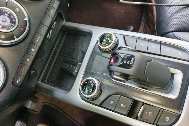 Used Tank 300 2021 City Edition 2.0T—Truly Stylish Gear Lever