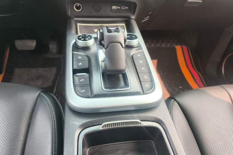 Used Tank 300 2021 City Edition 2.0T—Truly Stylish Gear Lever