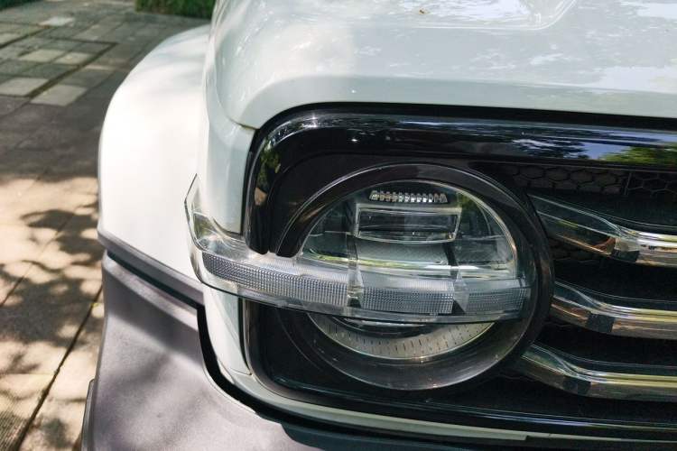 Used Tank 300 2021 City Edition 2.0T—Truly Stylish Right Front Headlight