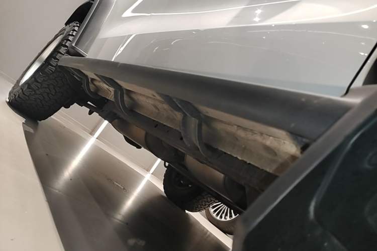 Used Tank 300 2021 Off-Road Edition 2.0T Challenger Right Side Sill