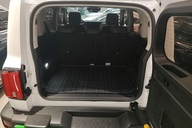 Used Tank 300 2021 Off-Road Edition 2.0T Challenger Trunk