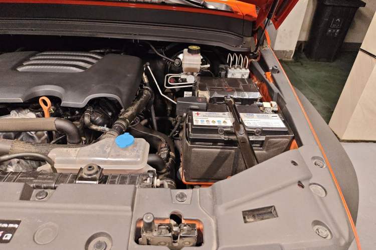 Used Tank 300 2021 Off-Road Edition 2.0T Challenger Engine Bay Left