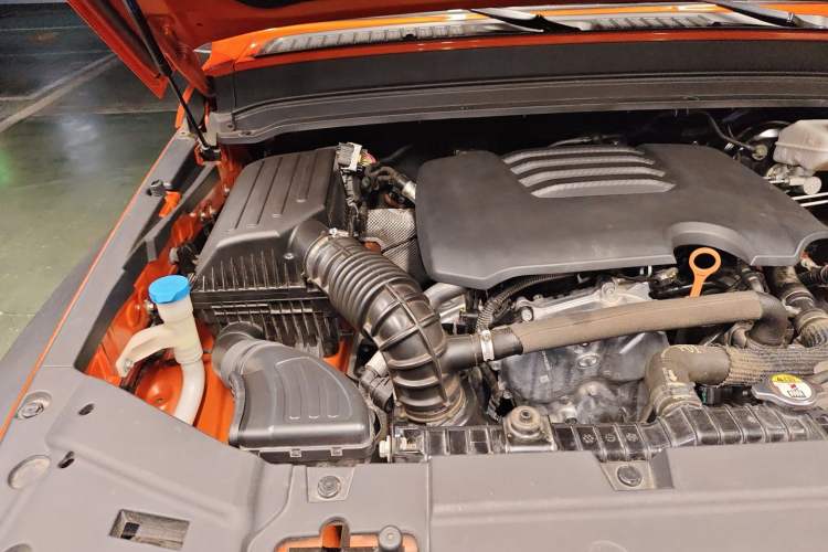 Used Tank 300 2021 Off-Road Edition 2.0T Challenger Engine Bay Right