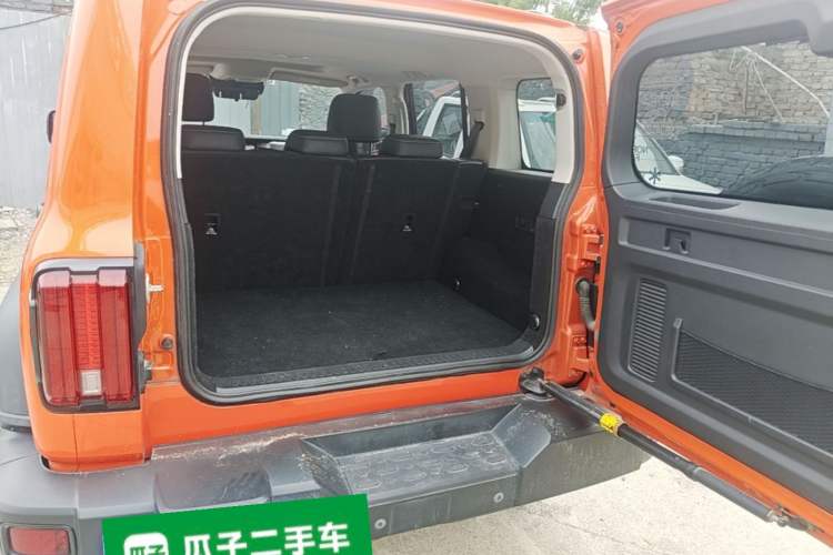 Used Tank 300  Trunk