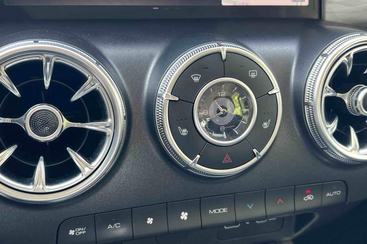 Used Tank 300 2022 2.0T Border Limited Edition Interior 4