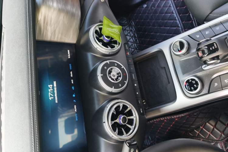 Used Tank 300 2023 City Edition 2.0T—Stylish as Ever Audio And AC Panel