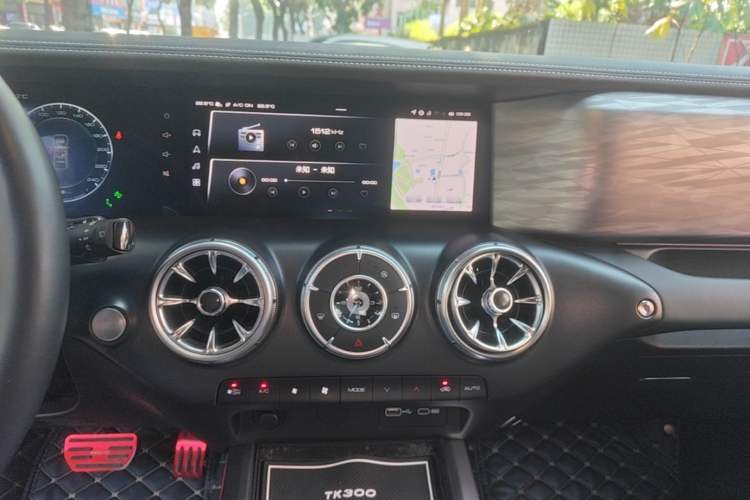 Used Tank 300 2023 City Edition 2.0T—Stylish as Ever Audio And AC Panel