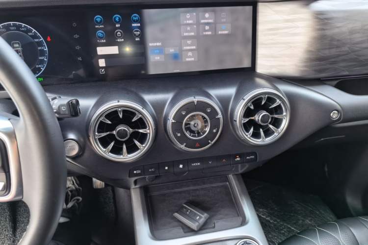Used Tank 300 2023 Off-Road Edition 2.0T Challenger Audio And AC Panel