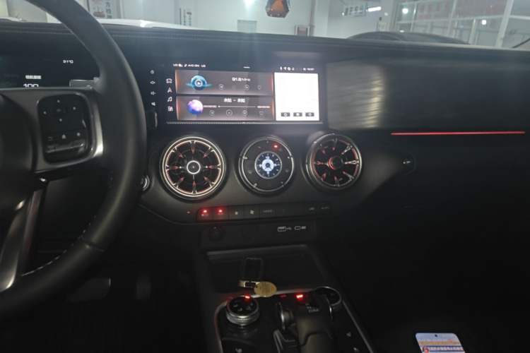Used Tank 300 2023 City Edition 2.0T—Stylish as Ever Audio And AC Panel