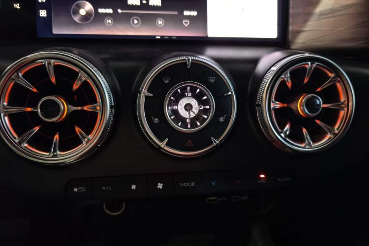 Used Tank 300 2023 Off-Road Edition 2.0T Conqueror Audio And AC Panel