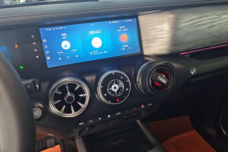 Used Tank 300 2023 City Edition 2.0T—Stylish as Ever Audio And AC Panel