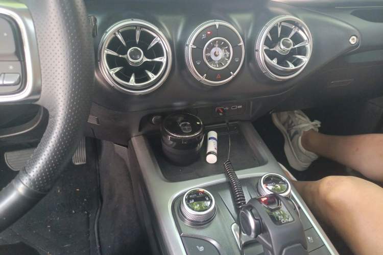 Used Tank 300 2023 City Edition 2.0T—Stylish as Ever Audio And AC Panel
