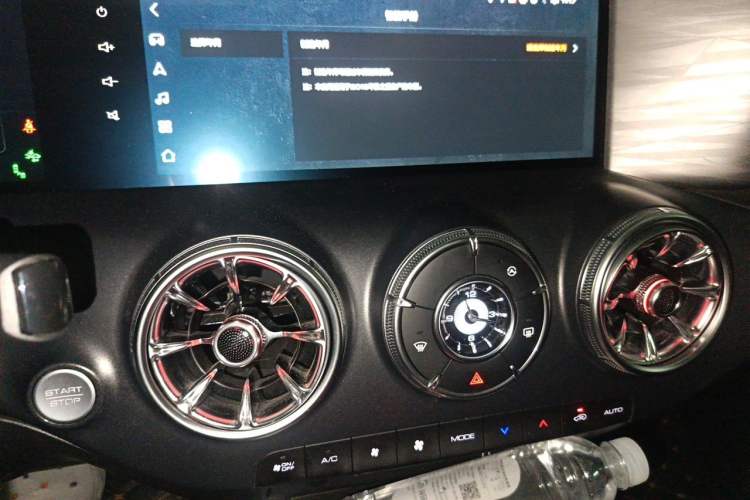 Used Tank 300 2023 City Edition 2.0T—Stylish as Ever Audio And AC Panel