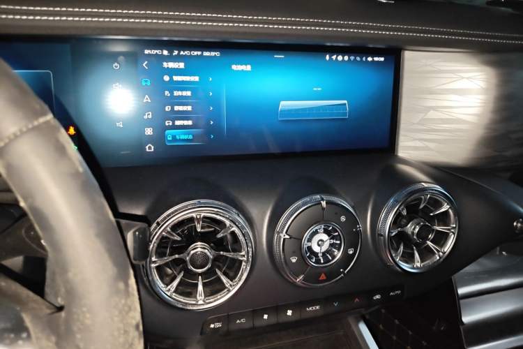 Used Tank 300 2023 City Edition 2.0T—Stylish as Ever Audio And AC Panel