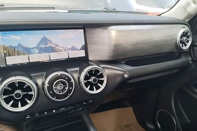 Used Tank 300 2023 City Edition 2.0T—Stylish as Ever Audio And AC Panel