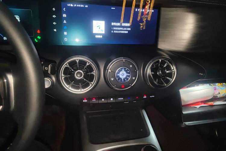 Used Tank 300 2023 City Edition 2.0T—Stylish as Ever Audio And AC Panel