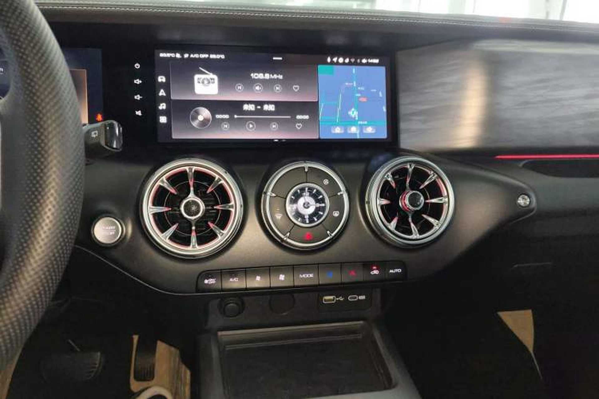 Used Tank 300 2023 City Edition 2.0T—Stylish as Ever Audio And AC Panel