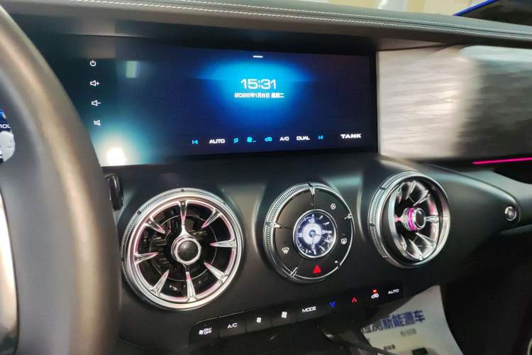 Used Tank 300 2023 City Edition 2.0T—Stylish as Ever Audio And AC Panel