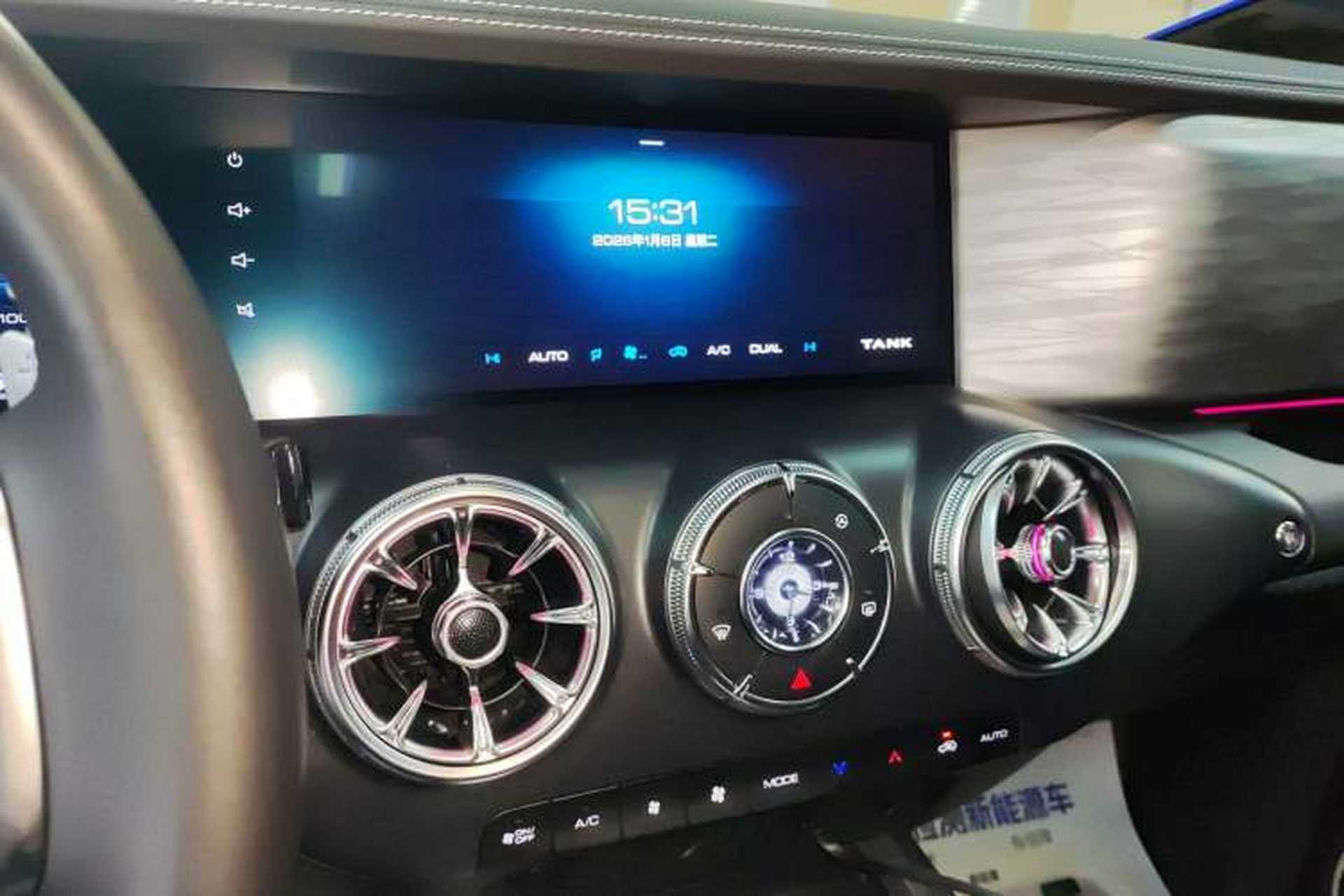 Used Tank 300 2023 City Edition 2.0T—Stylish as Ever Audio And AC Panel