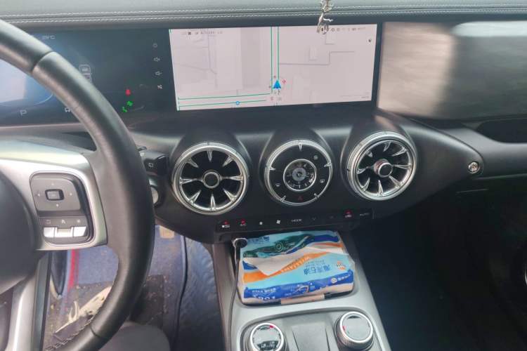 Used Tank 300 2023 City Edition 2.0T—Stylish as Ever Audio And AC Panel