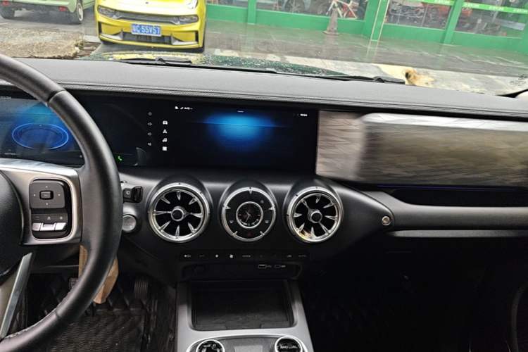 Used Tank 300 2023 City Edition 2.0T—Stylish as Ever Audio And AC Panel