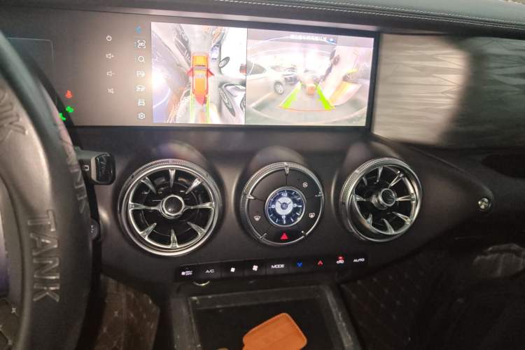 Used Tank 300 2023 City Edition 2.0T—Stylish as Ever Audio And AC Panel