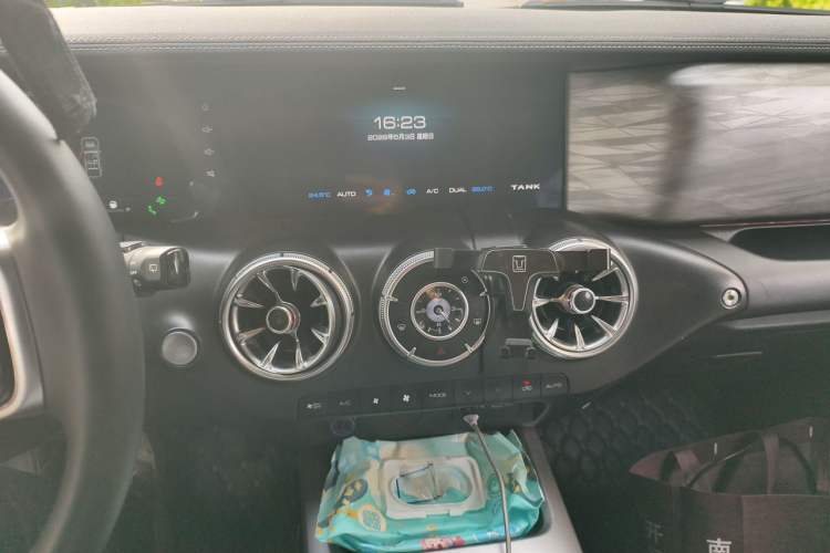 Used Tank 300 2023 City Edition 2.0T—Stylish as Ever Audio And AC Panel