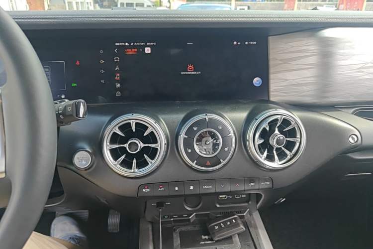 Used Tank 300 2023 Off-Road Edition 2.0T Conqueror Audio And AC Panel