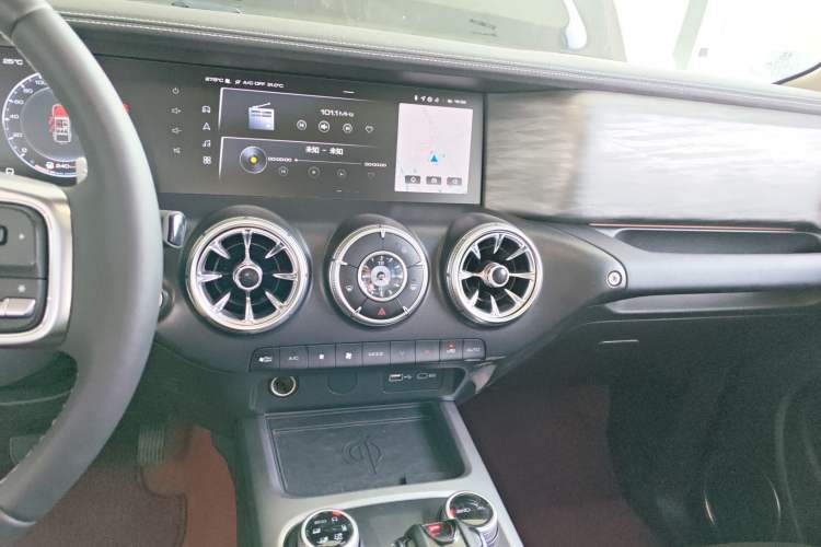 Used Tank 300 2023 City Edition 2.0T—Stylish as Ever Audio And AC Panel