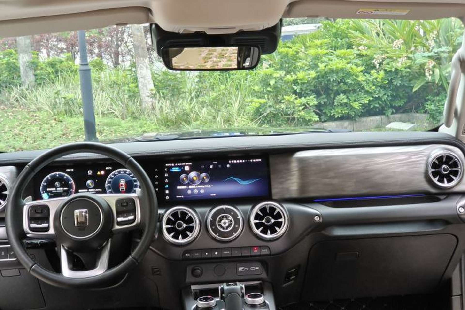 Used Tank 300 2023 City Edition 2.0T—Stylish as Ever Audio And AC Panel