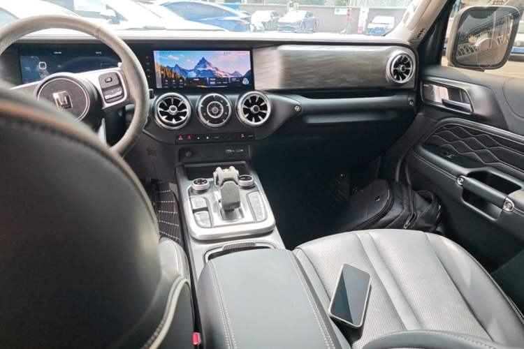 Used Tank 300 2023 City Edition 2.0T—Stylish as Ever Audio And AC Panel