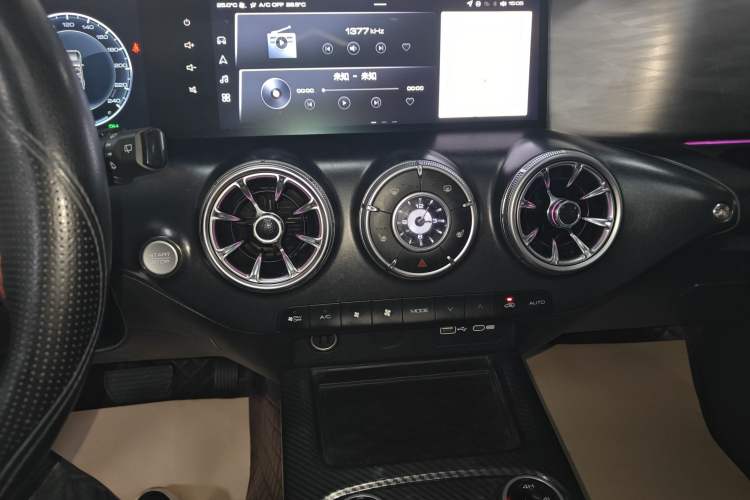 Used Tank 300 2023 Off-Road Edition 2.0T Challenger Audio And AC Panel