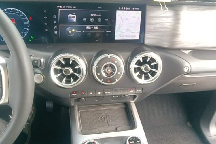 Used Tank 300 2023 City Edition 2.0T—Stylish as Ever Audio And AC Panel