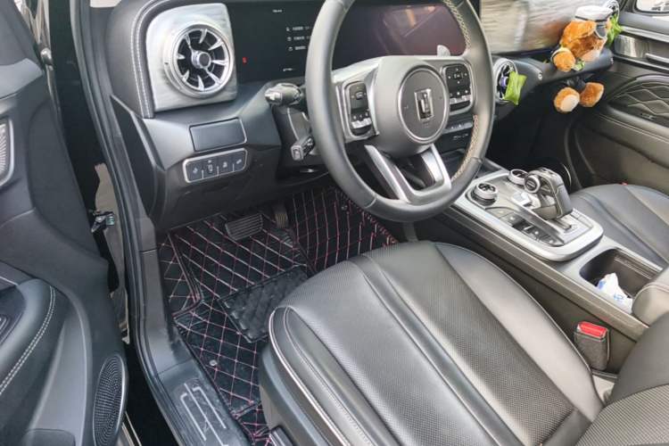 Used Tank 300 2023 City Edition 2.0T—Stylish as Ever Center Console