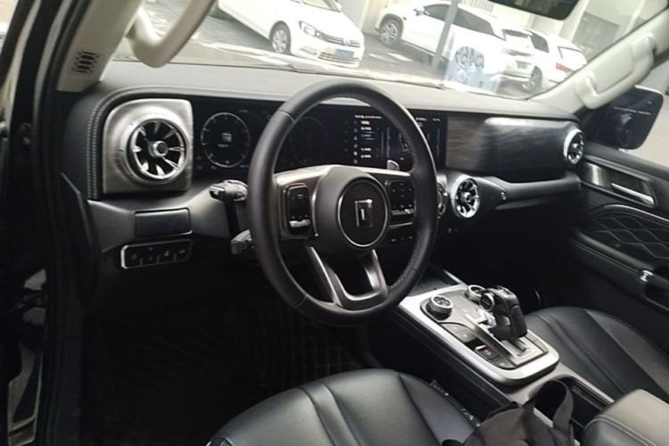Used Tank 300 2023 City Edition 2.0T—Stylish as Ever Center Console