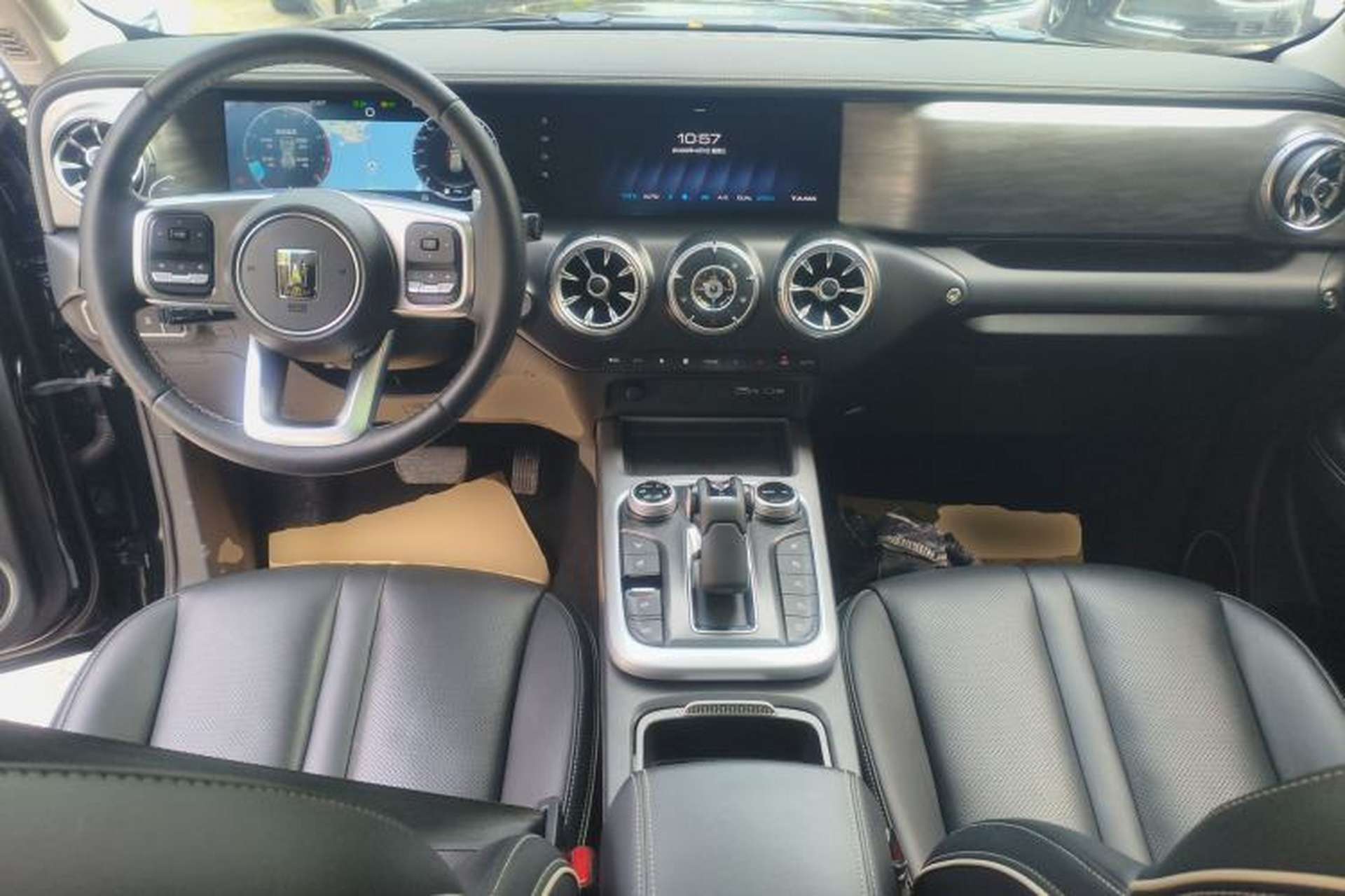 Used Tank 300 2023 City Edition 2.0T—Stylish as Ever Center Console