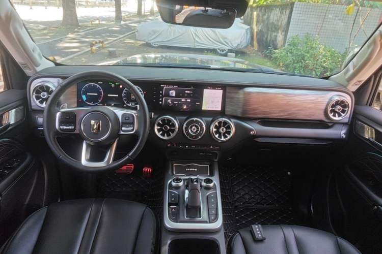 Used Tank 300 2023 City Edition 2.0T—Stylish as Ever Center Console