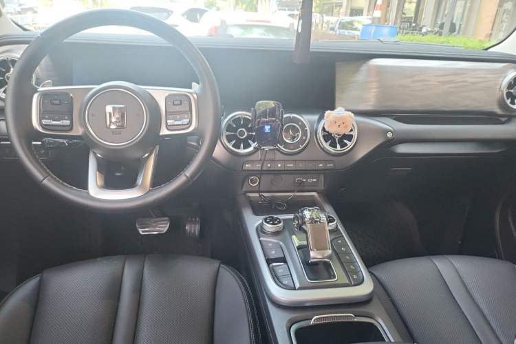 Used Tank 300 2023 City Edition 2.0T—Stylish as Ever Center Console