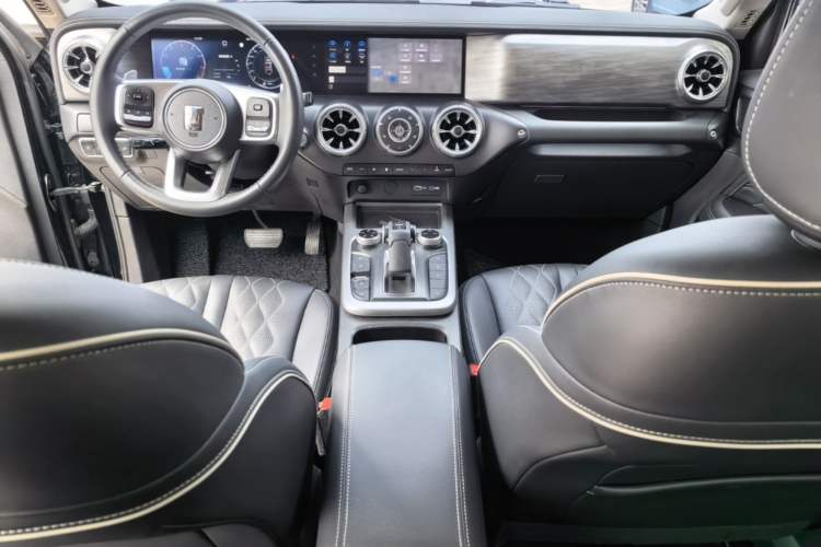 Used Tank 300 2023 Off-Road Edition 2.0T Challenger Center Console