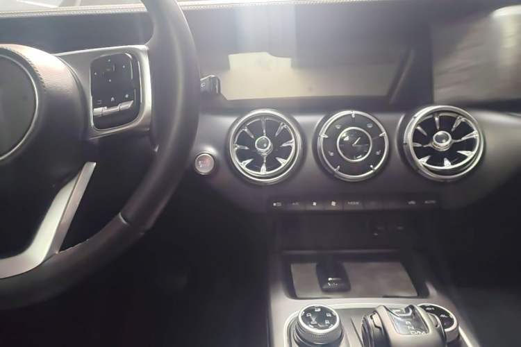 Used Tank 300 2023 Off-Road Edition 2.0T Conqueror Center Console