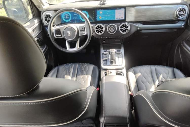Used Tank 300 2023 Off-Road Edition 2.0T Challenger Center Console